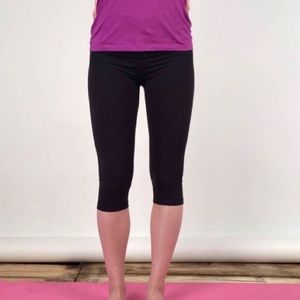 Solid Black Capri Leggings by A&D NWT